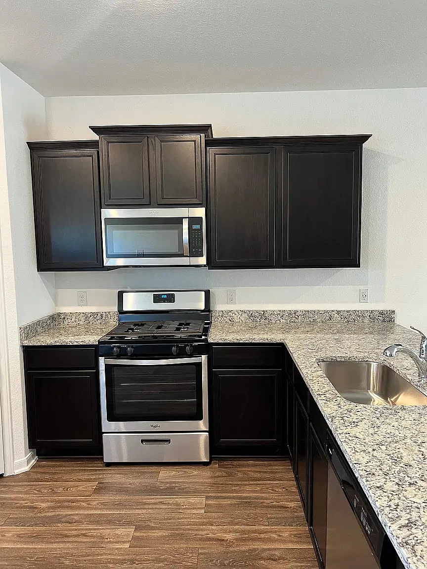 5 bed, 2.5 bath, 2543 sqft, $1,875 — Photo 4