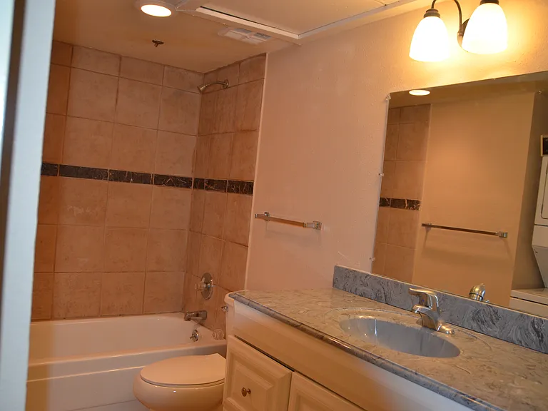 7555 Katy Fwy — Photo 9