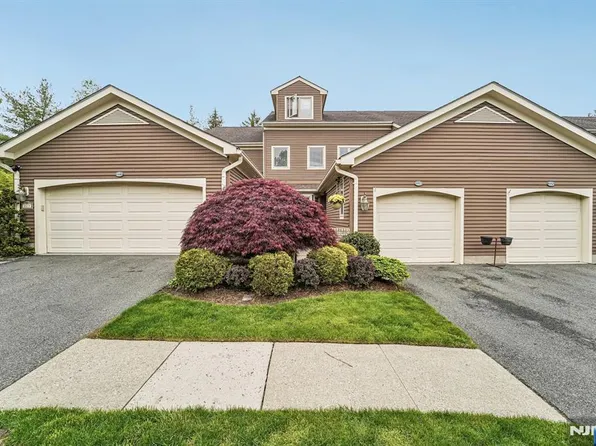 224 Westervelt Ln, Mahwah, NJ 07430