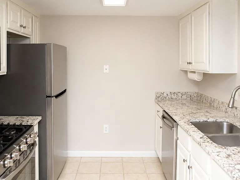 11710 Old Georgetown Rd #527 — Photo 11