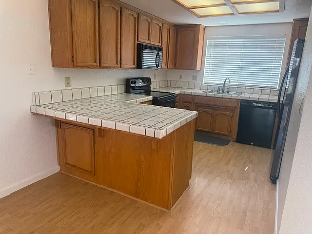 1017 Jayhawk Way — Photo 4