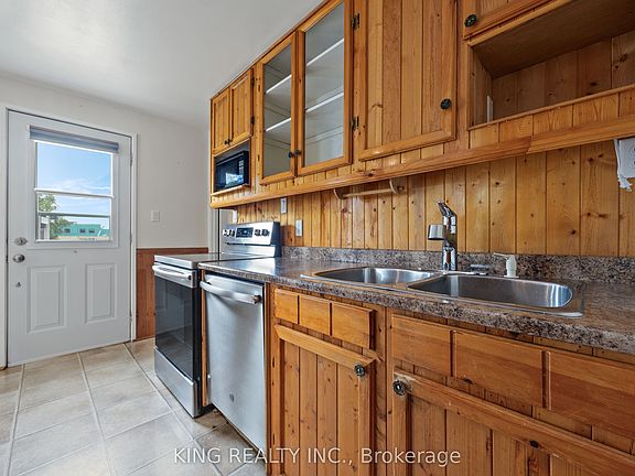 3rd image of 221 Samuelson St