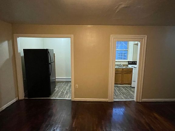 4th image of 215 E Lincoln Ave APT 3