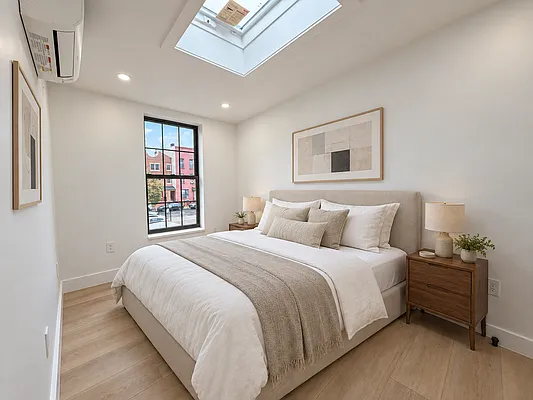 Bedroom, photo 1