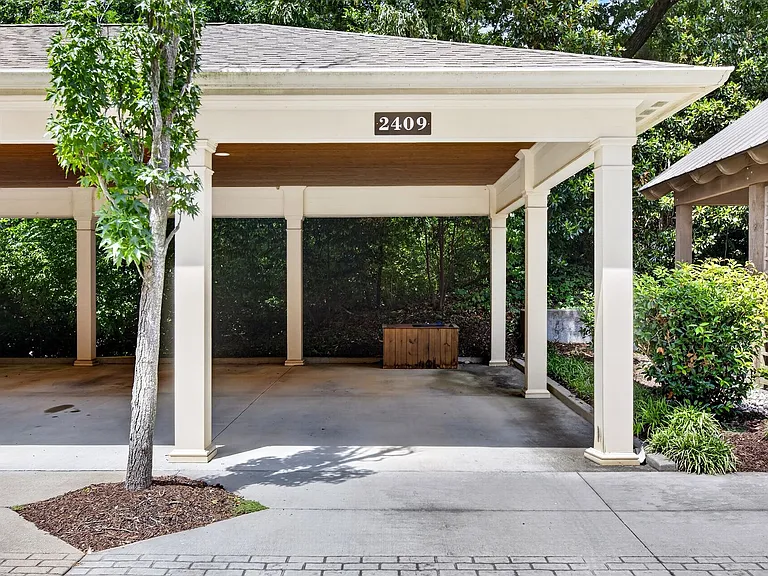 2409 Spring Creek Blvd NE — Photo 5