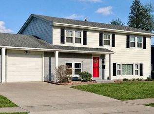 1037 N 13th St, Clinton, IA 52732