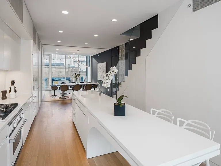 524 W 19th St #1 — Photo 4