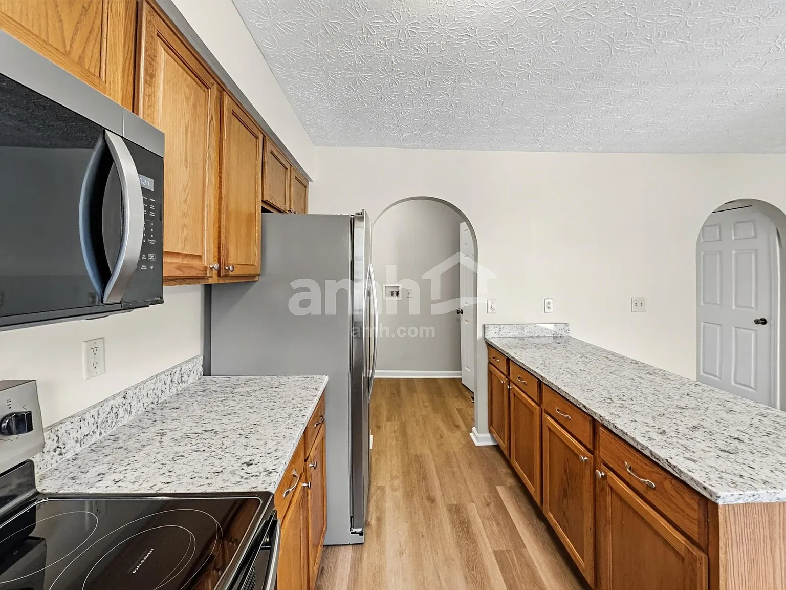 3 bed, 2.5 bath, 1958 sqft, $2,370 — Photo 3