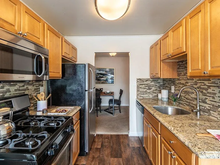 Chesapeake Glen Apartment Homes — Photo 2