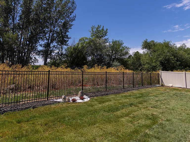 8933 W Tamworth Dr — Photo 36