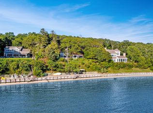 930 W Cove Rd, Cutchogue, NY 11935