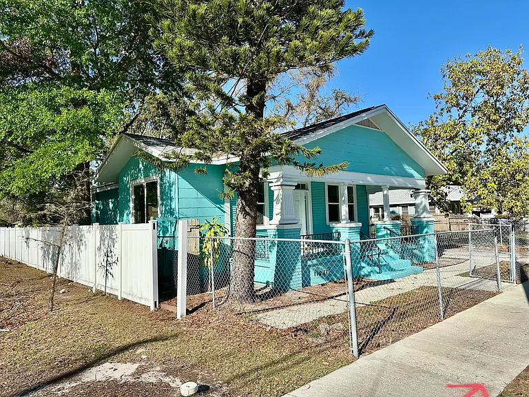 1504 E 33rd Ave — Photo 1
