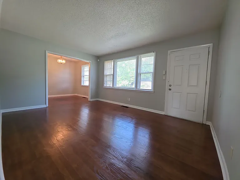 3902 Harwood Ave SW — Photo 2