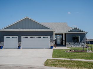 5594 43rd St S, Fargo, ND 58104