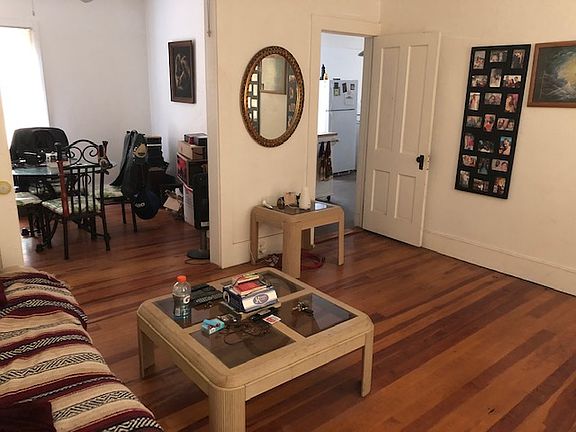 4th image of 955 Marion St