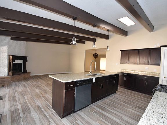 4th image of 1523 Carlyle Pl