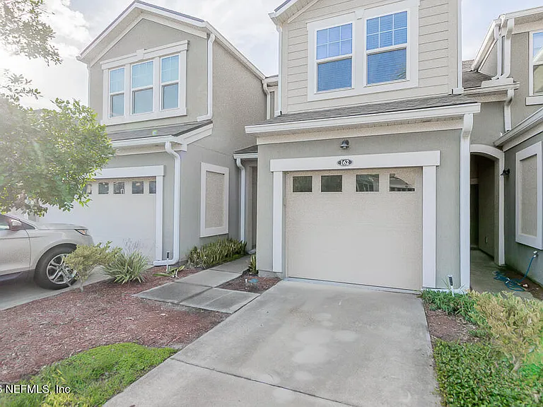 162 Nelson Ln — Photo 2