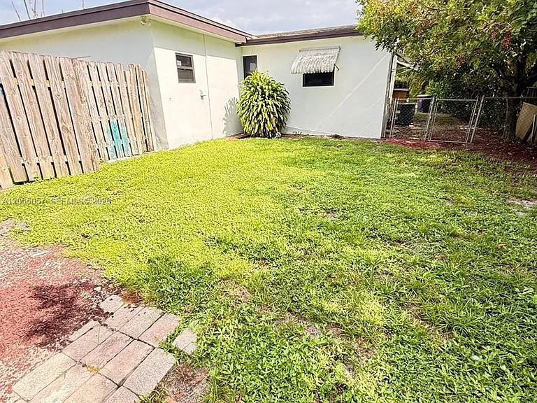 4088 SW 51st St #A — Photo 15