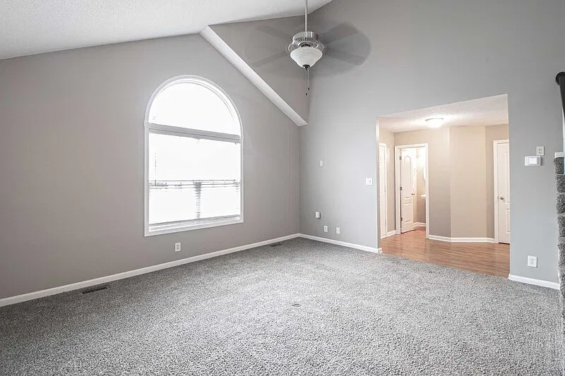 4 bed, 2.5 bath, 1801 sqft, $1,930 — Photo 4