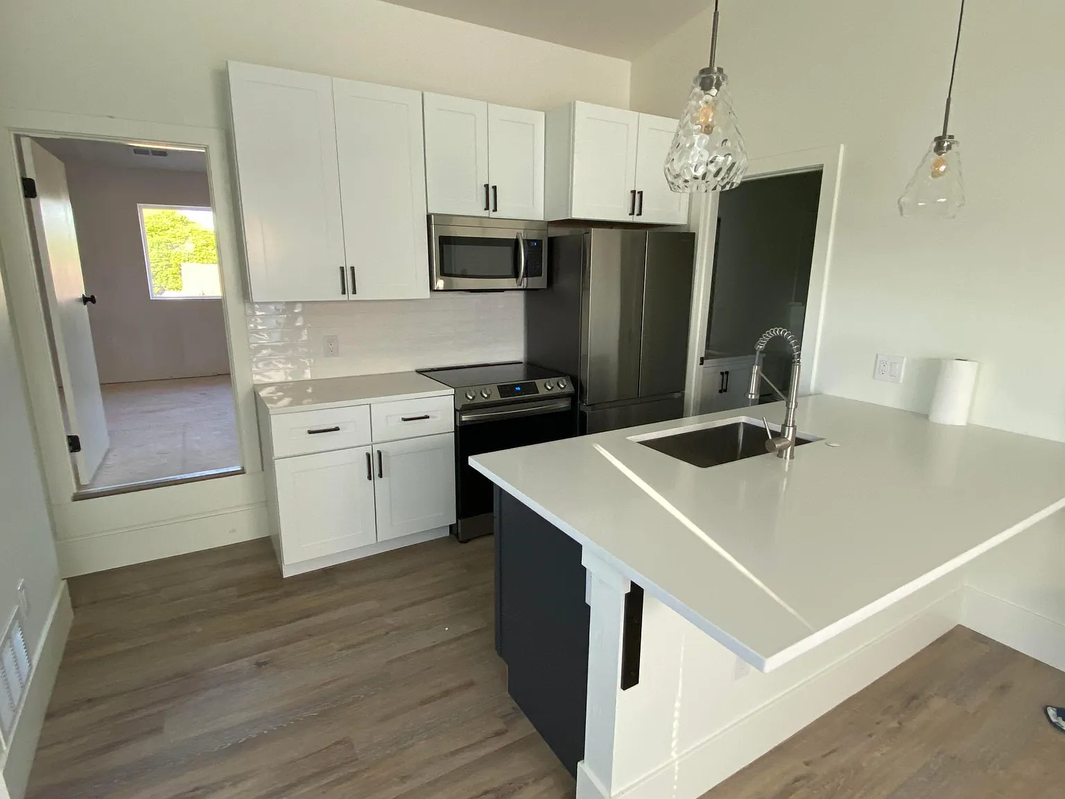 2 bed, 900 sqft, $2,600 — Photo 3