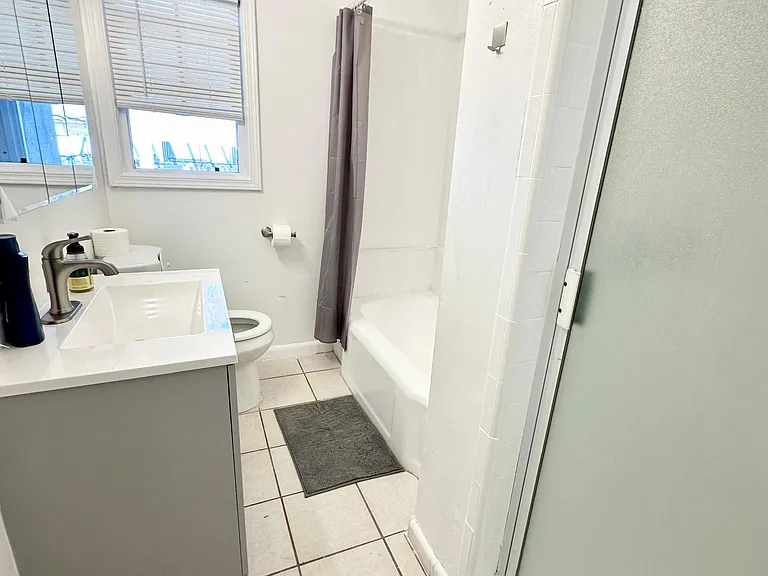 549 Kelton Ave — Photo 12