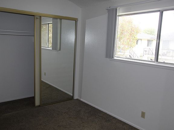 4th image of 2626 Victoria Ave