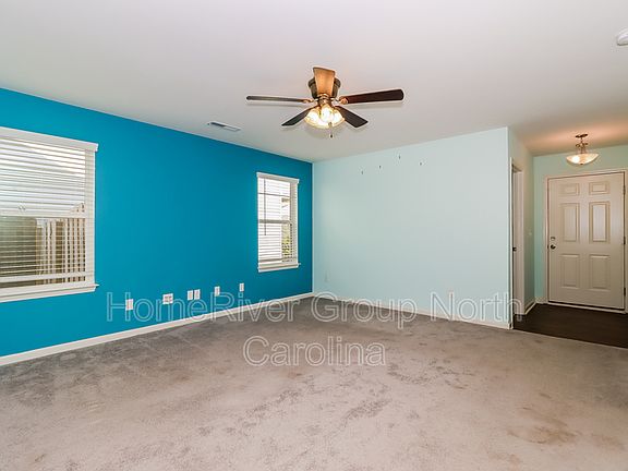5th image of 223 Hidden Lakes Rd