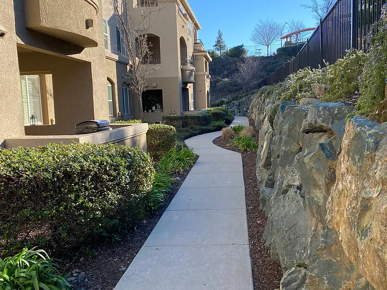 700 Moon Cir — Photo 3