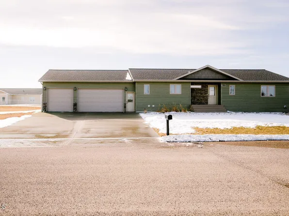 1307 13th St SW, Jamestown, ND 58401