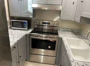 2221 NE 46th St APT 8, Seattle, WA 98105