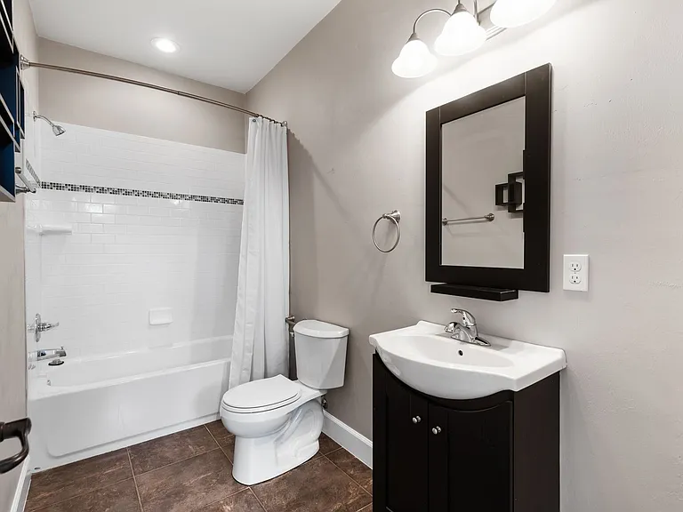 5005 NW 11th Pl — Photo 23
