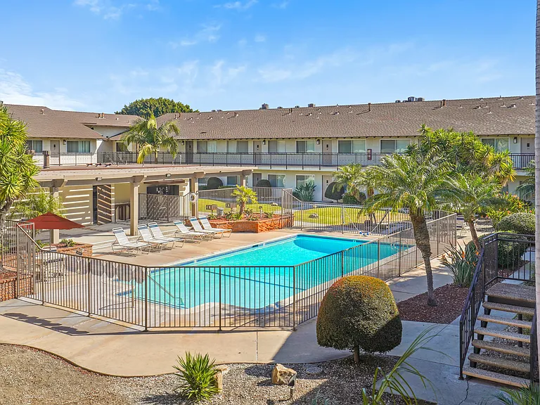 Sierra West Apartments — Photo 15