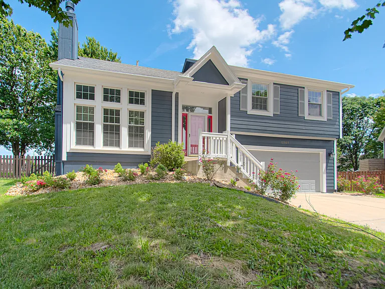 13907 W 150th Ct — Photo 3