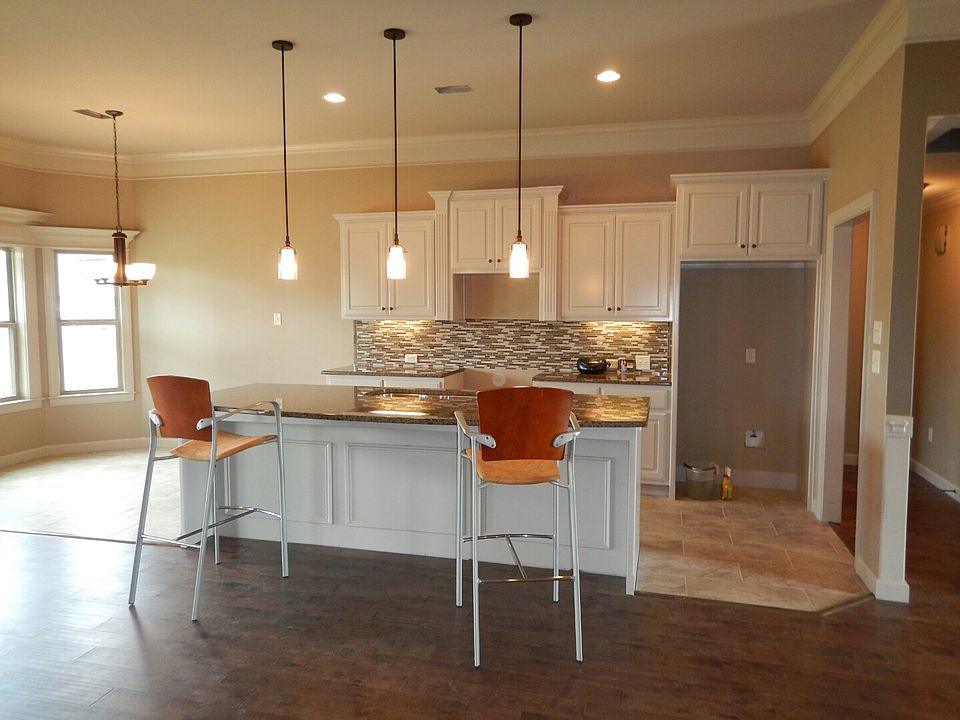 2nd image of 202 Lucia Lane