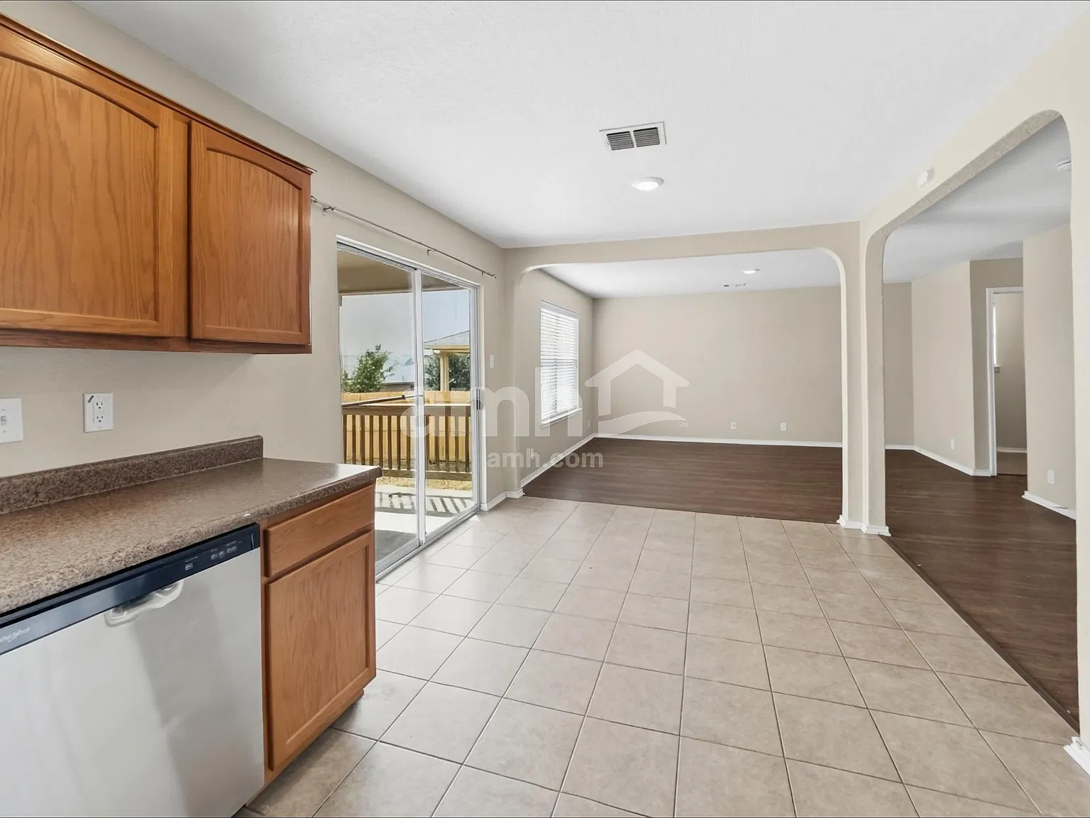 4 bed, 2.5 bath, 2485 sqft, $1,915 — Photo 4