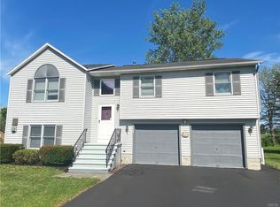 8224 Erskine Dr, Bridgeport, NY 13030