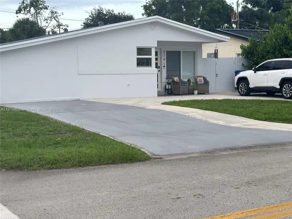 6791 Pershing St, Hollywood, FL 33024