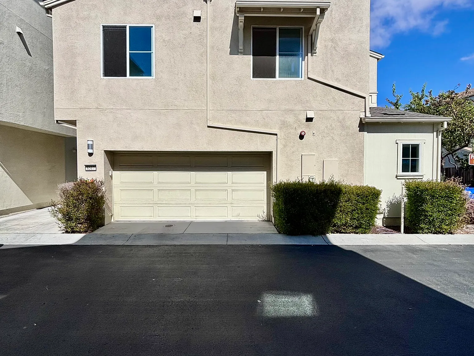 4 bed, 2011 sqft, $4,850 — Photo 2