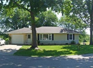 3917 Valley View Rd, Leavenworth, KS 66048
