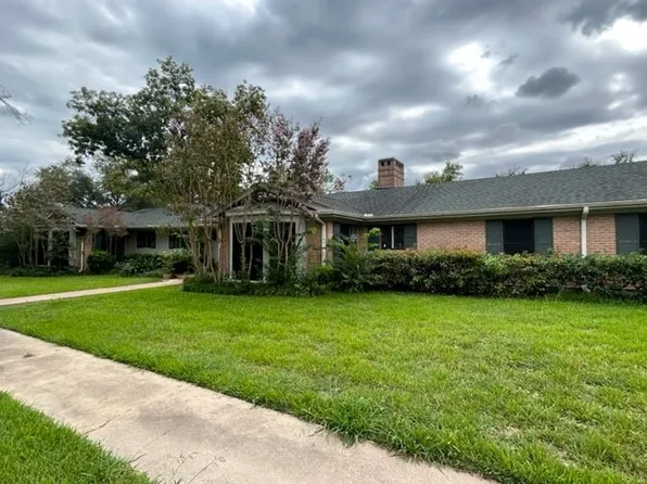 712 E Walker St, Groesbeck, TX 76642