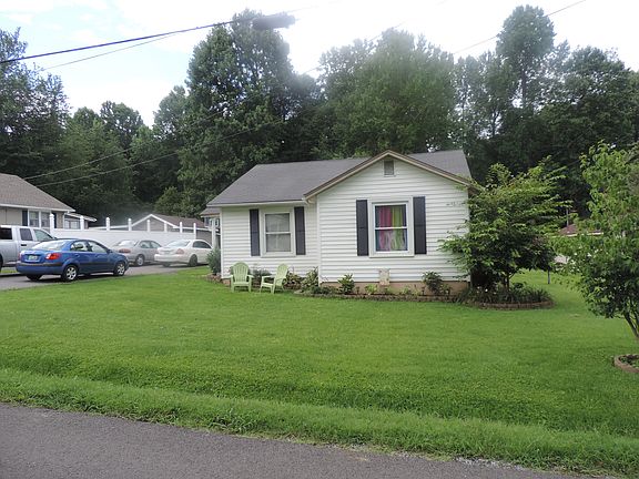 2nd image of 821 Cherry St