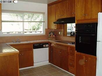 3rd image of 638 Linden Ln