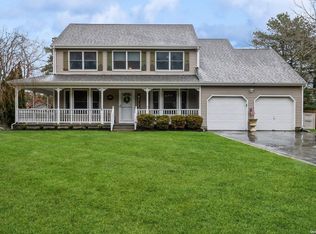 195 Natures Ln, Miller Place, NY 11764