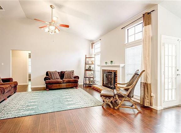 4th image of 4225 Periwinkle Dr