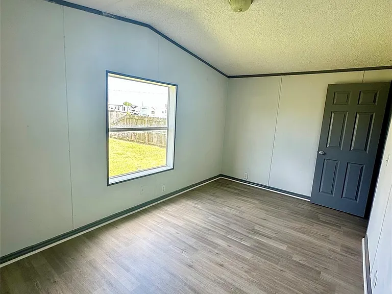 2523 Oyster Creek Bnd — Photo 13