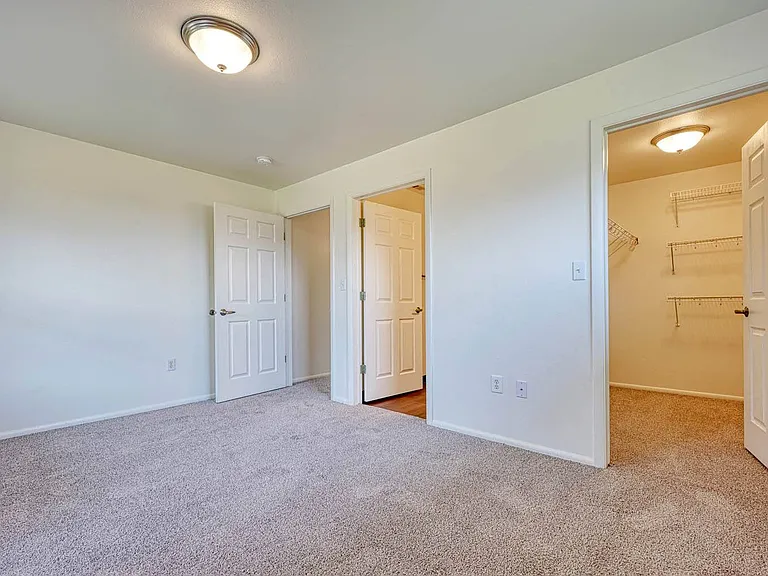 Balmoral Apartments — Photo 28