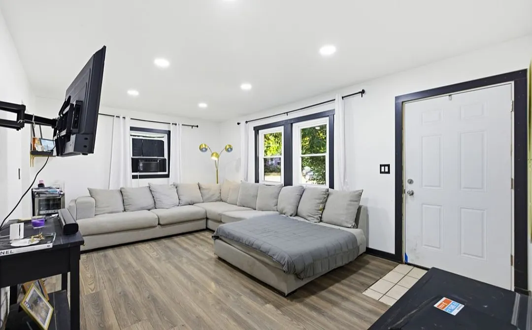 3 bed, 864 sqft, $1,500 — Photo 4
