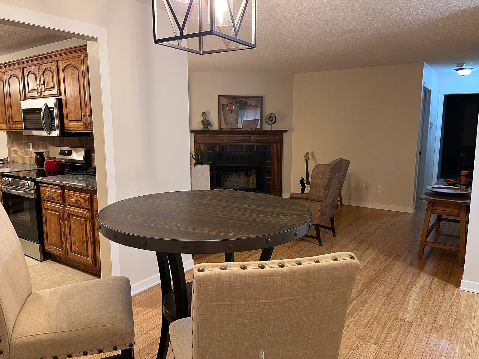 2 bed, 1052 sqft, $2,550 — Photo 2