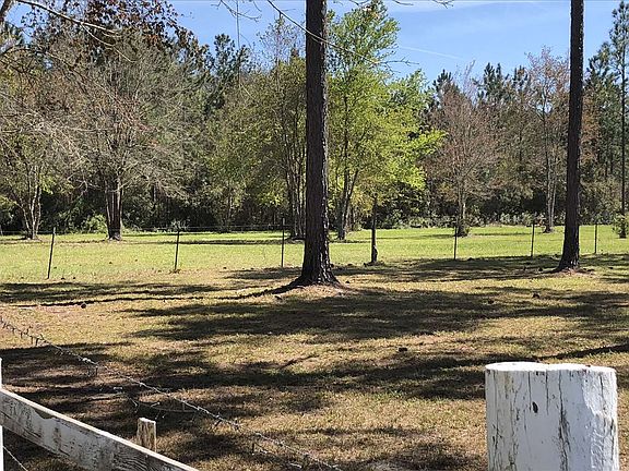 4th image of 436 NE Manatee Pl