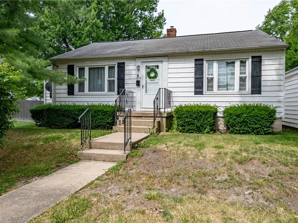 425 S Beech St, Arthur, IL 61911